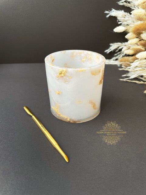 Pearl and gold round pot