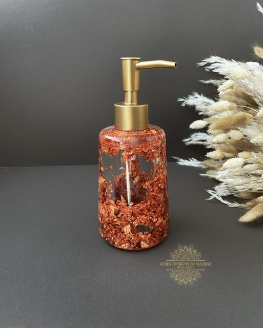 Copper soap dispenser with a Matt gold pump